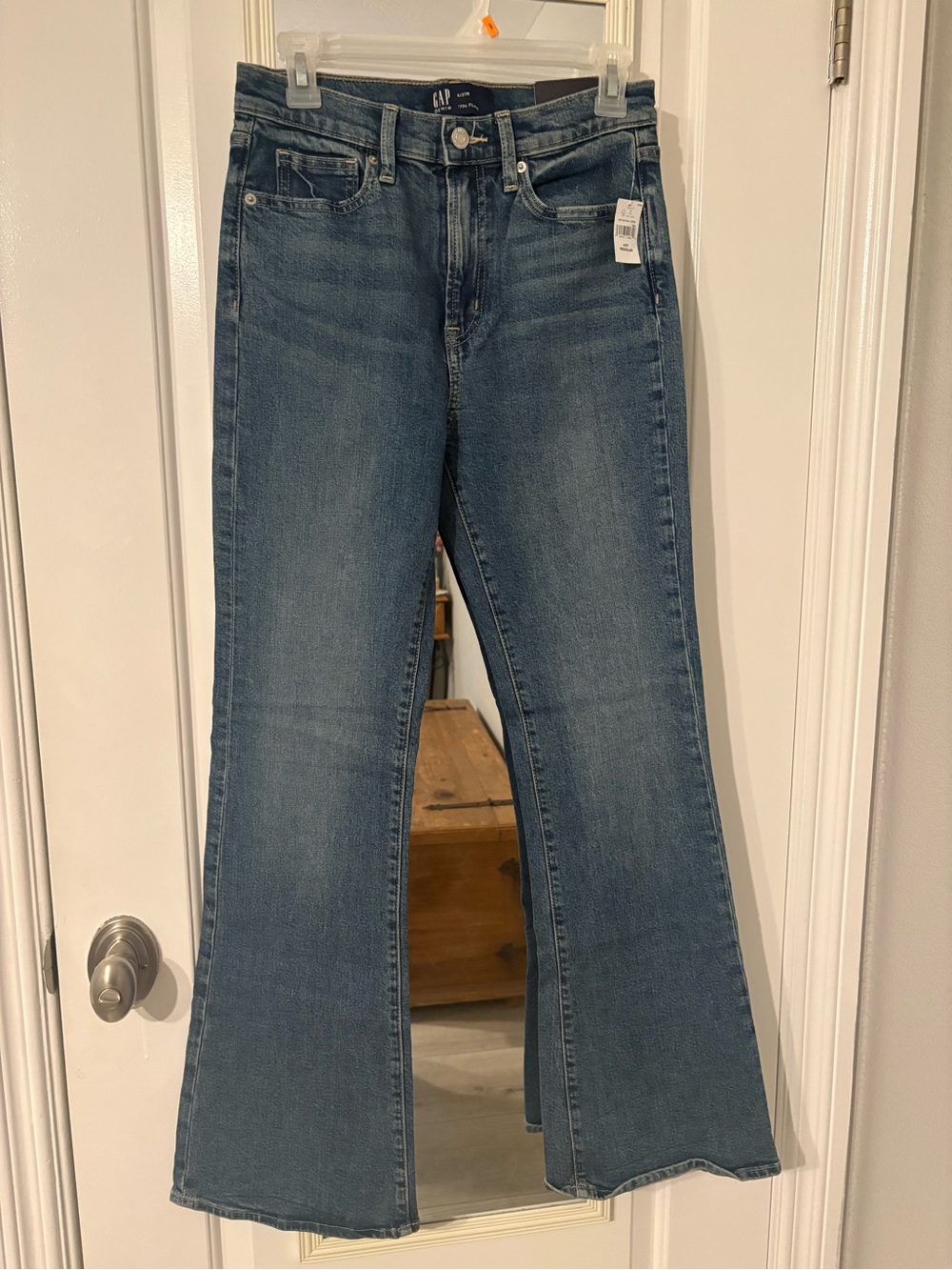 New GAP Women's Flared Jeans in Medium Blue Wash